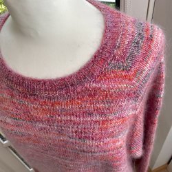 NYHED! Candyfloss Blusen  Strikkeopskrift