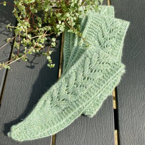 Green Leaf Scarf � Strikkeopskrift